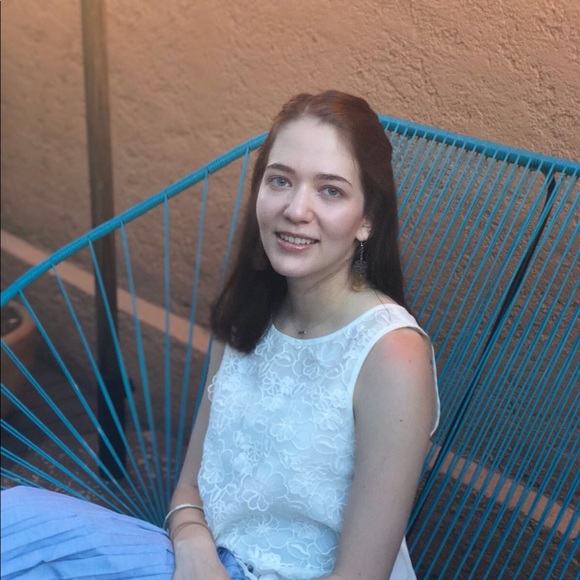 Meet your Posher, Cristina - Picture 1 of 2